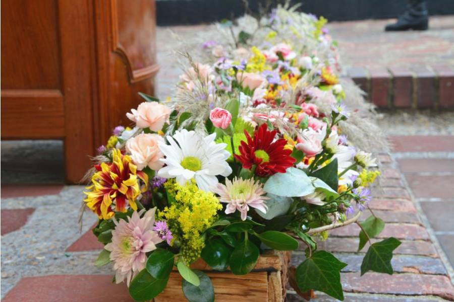 Casket spray arrangement